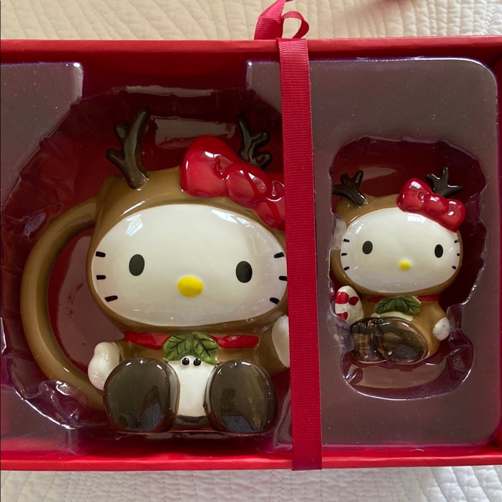 Hello kitty Christmas mug and figure